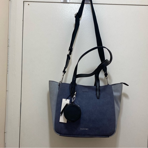 NWT Calvin Klein Millie Crossbody Two- Tone Tote Bag In Blue Size OS. - Picture 4 of 8